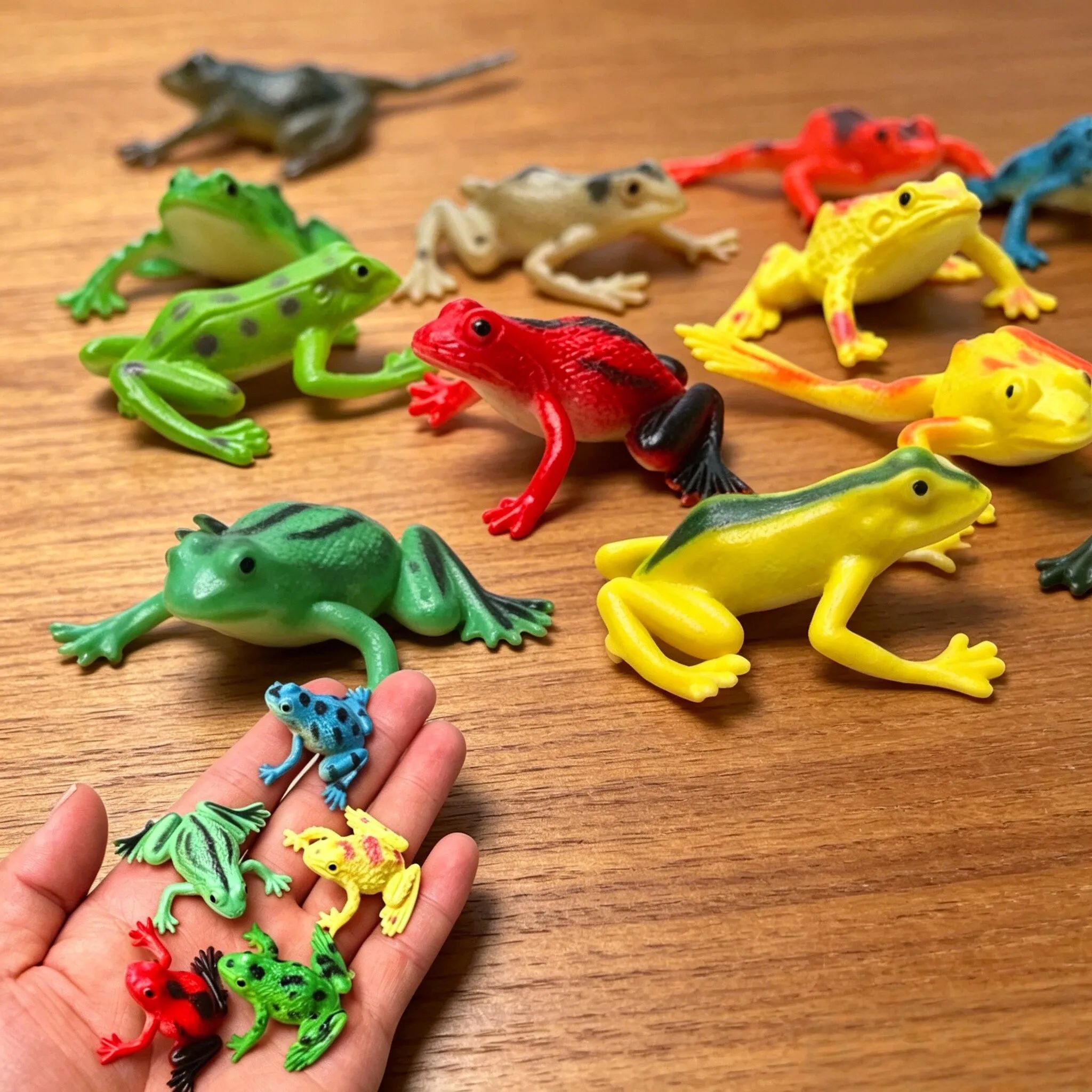 12 Figuras de Ranas Realistas, - Hobby Is Science reseña y precio